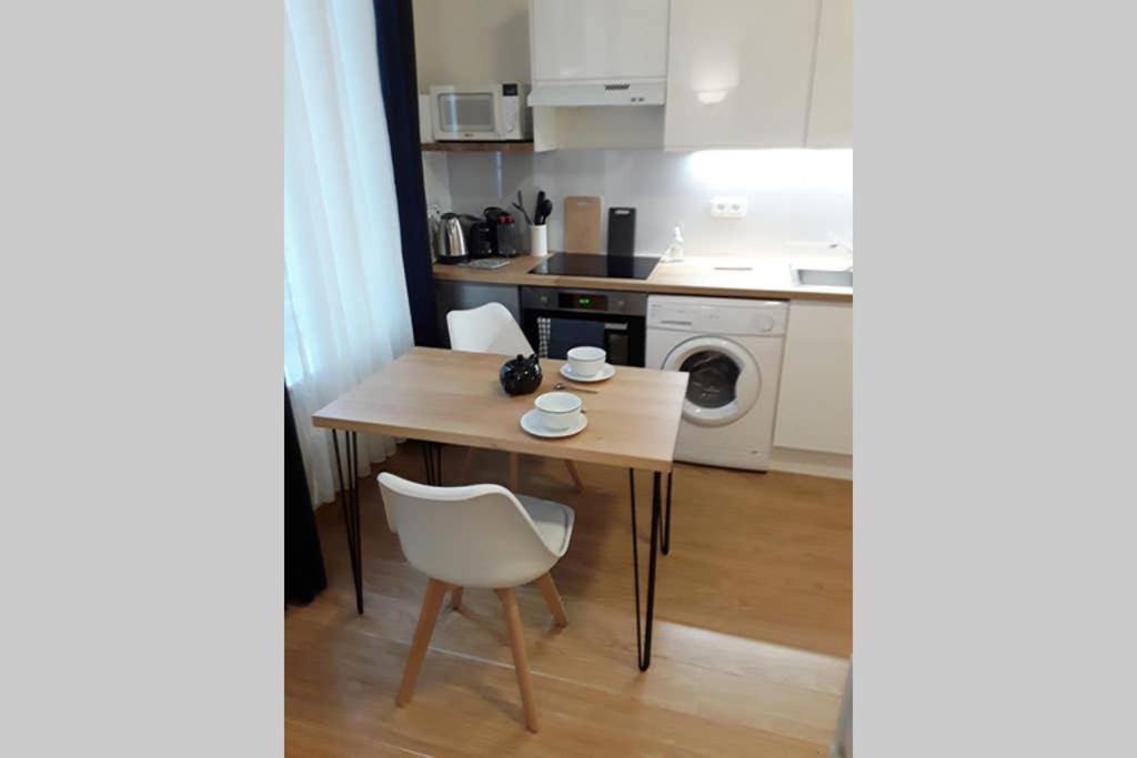 Apartment Cosy Idealement Situe Et Bien Equipe *